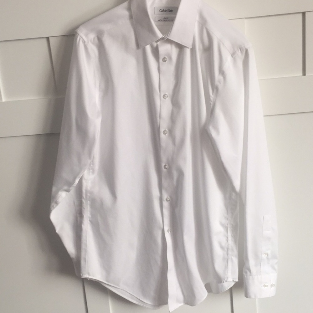 Calvin Klein • Button Down